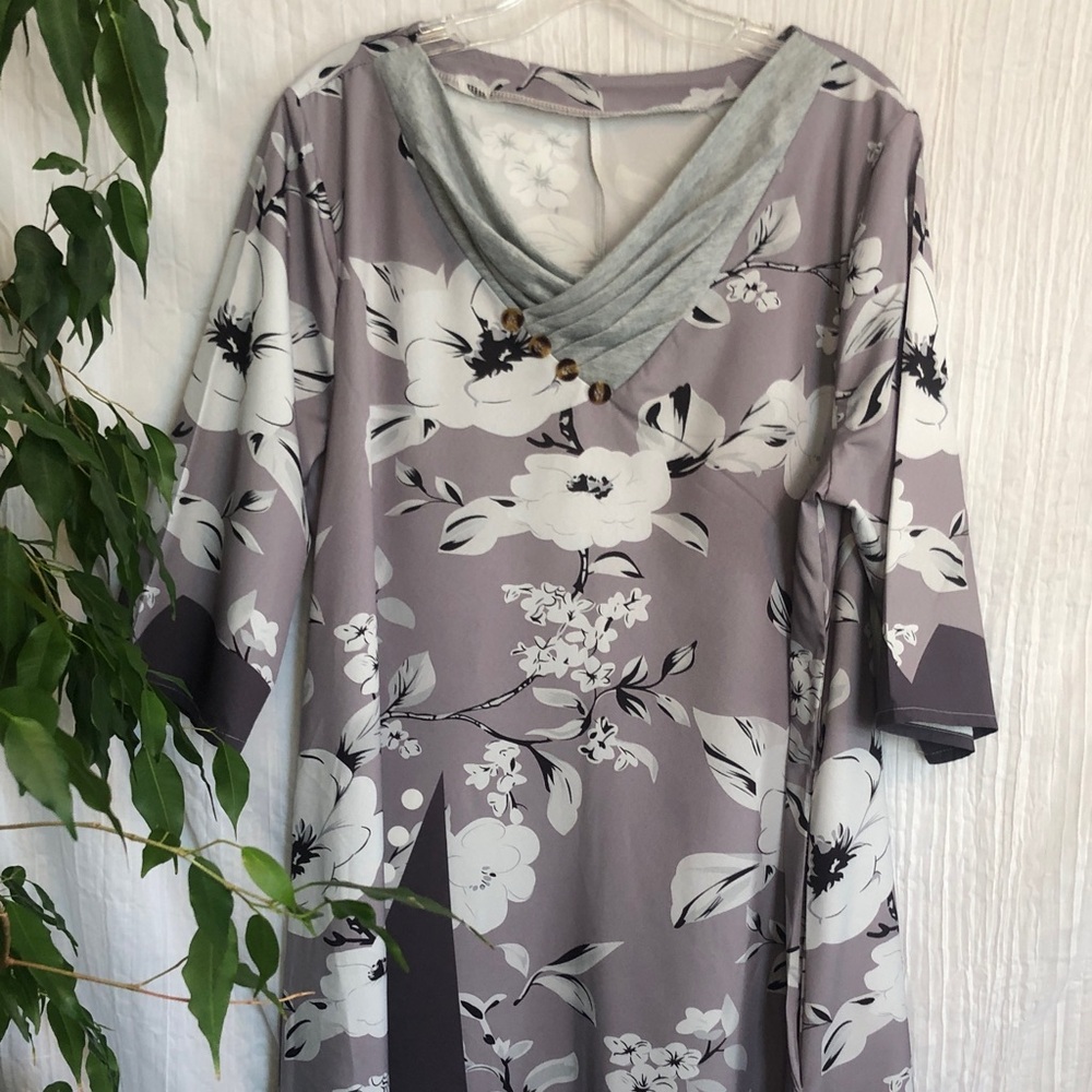 AMAZON A line size XXL floral grays & black dressy lightweight 3 season dress